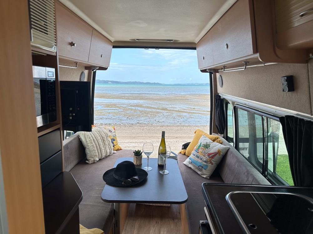 Sunny 2 Berth Campervan Auckland Campervan Rental | Camper Miete Neuseeland